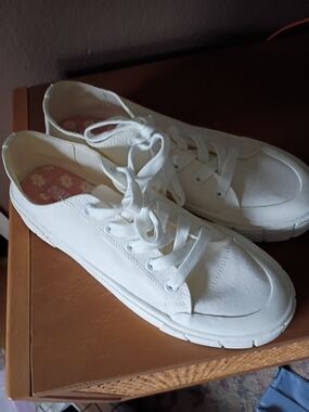 Mad Love White Canvas Low-Top Lace-Up Sneakers